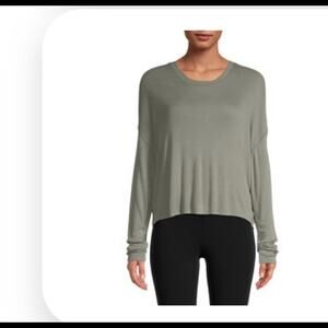 - Flirtitude Juniors -Womens Round Neck Long Sleeve SZ XS great basic in green